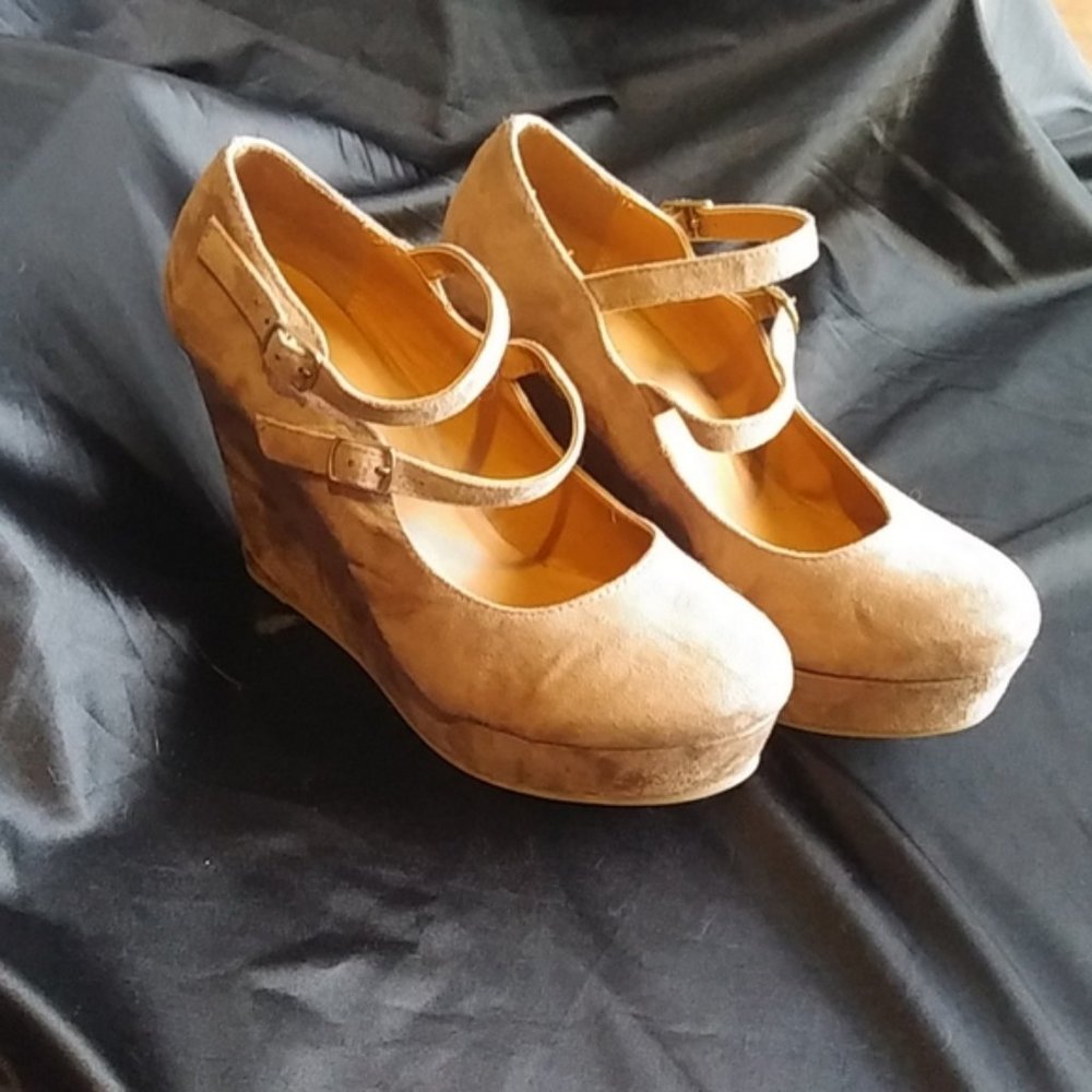 Soda size 10 platform mary janes